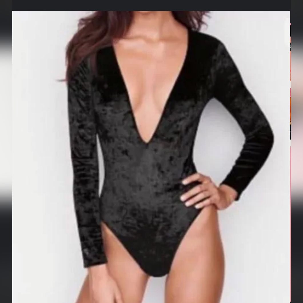 Victoria's Secret Black Velvet Deep V-Neck Long Sleeve Bodysuit Xs - S